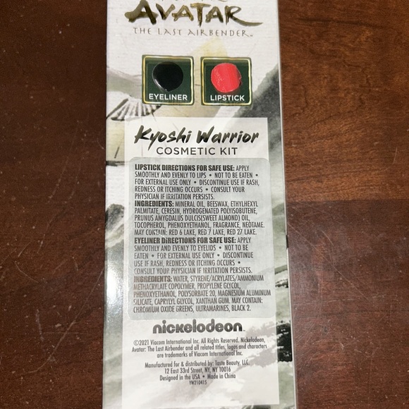 Avatar: The Last Airbender Kyoshi Warrior Cosmetic Kit 1 Lipstick 1 Eyeliner New - Picture 3 of 4